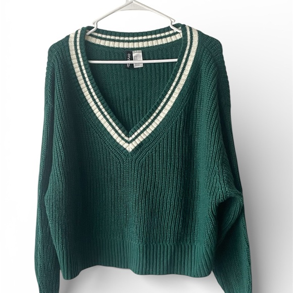 H&M Sweaters - H&M Forest Green V-Neck Sweater with Ivory Accents
